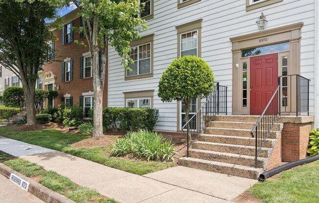 Set in the charming Hunters Square community, this residence offers a quiet yet connected lifestyle, ideally located near major commuter routes, the VRE, and the shops and restaurants of historic Old Town Manassas.