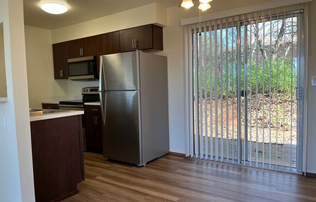 1 bed, 1 bath, 560 sqft, $1,250, Unit B