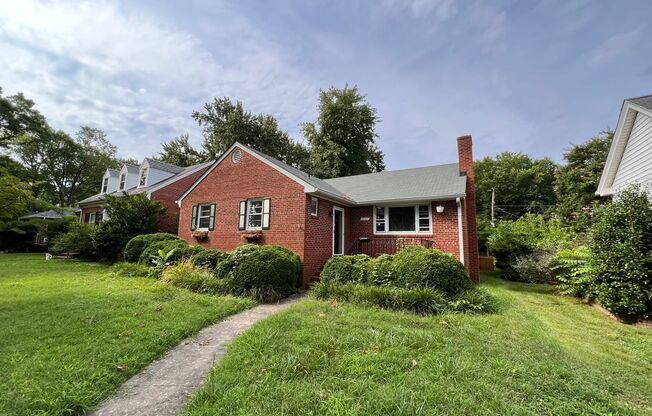 Adorable 3 Bedroom House in Malvern Gardens Available May 30th!!