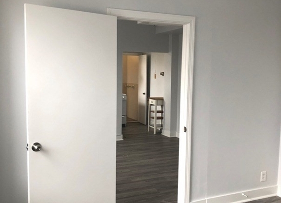 1 bed, 1 bath, 400 sqft, $2,700, Unit 704