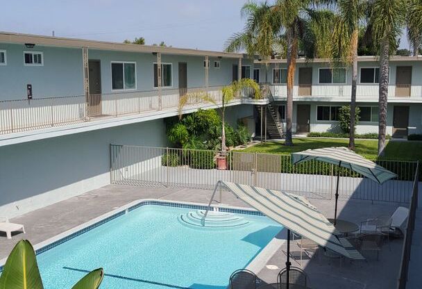 2 beds, 1 bath, 875 sqft, $2,200, Unit B04
