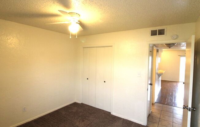 2 beds, 1 bath, 800 sqft, $795, Unit 1311 Glen Oaks #3