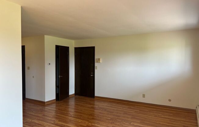 1 bed, 1 bath, 750 sqft, $1,175, Unit 33B-2