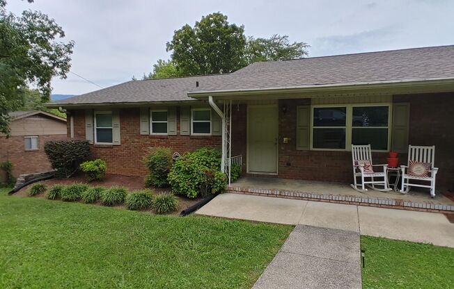 Duplex WITH GARAGE in Hixson!