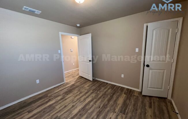 3 beds, 2 baths, $1,399