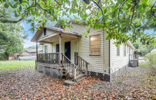 330 26 ST W