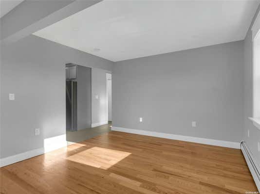 3 beds, 1 bath, 1,300 sqft, $3,200