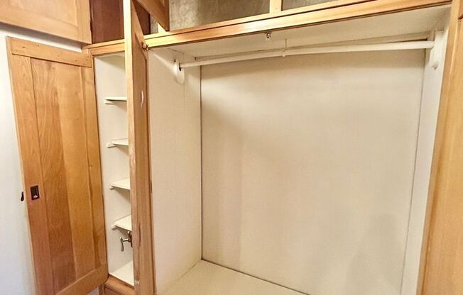 Studio, 1 bath, 400 sqft, $1,445, Unit 233-208