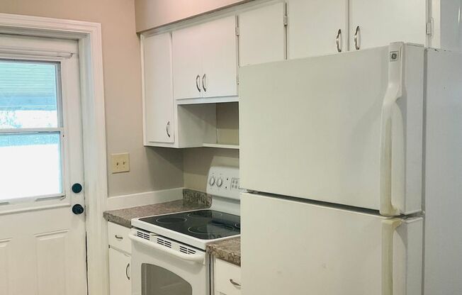 1 bed, 1 bath, 594 sqft, $1,295, Unit 3304 Edgewood Ave