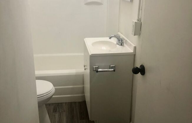 2 beds, 1 bath, 800 sqft, $850, Unit 118 A