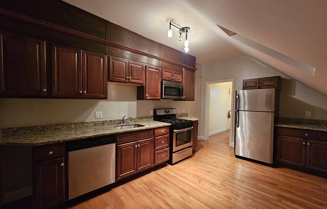 1 bed, 1 bath, 1,300 sqft, $1,995, Unit 2