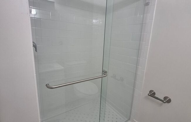 1 bed, 1 bath, 450 sqft, $1,299, Unit 5326 Fifth Ave. #05