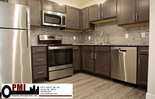 2 beds, 1 bath, $1,050, Unit 4001 Holdrege St. #7