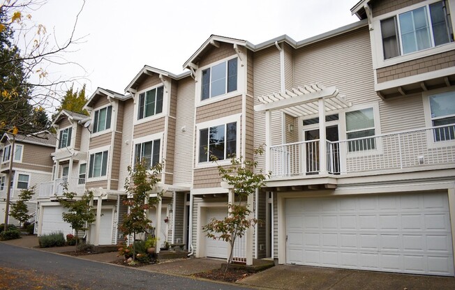 Gorgeous 2br/2.5ba Townhouse in Desirable Tigard Location!