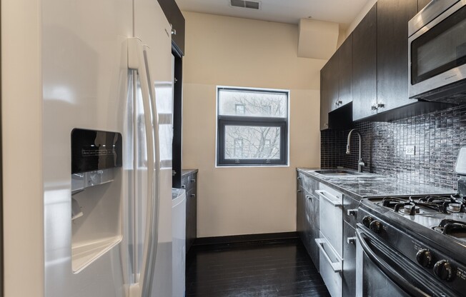 206 W DIVISION ST