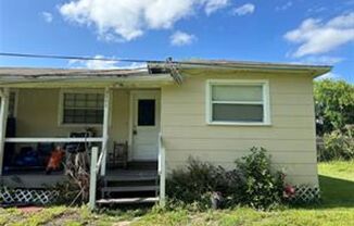 2 Bedroom / 1 Bath Duplex Apartment in Sanford