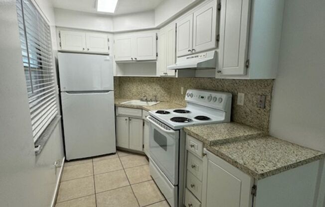 707 NE 10 St Hallandale Beach, FL 33009