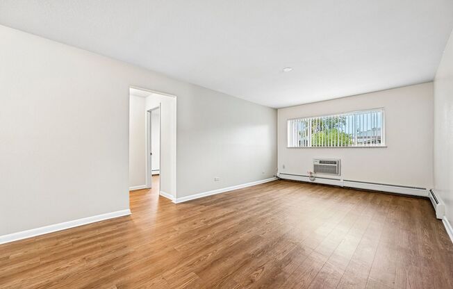 2 beds, 1 bath, 700 sqft, $1,395, Unit 201
