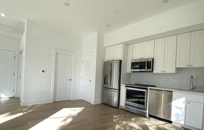 Studio, 1 bath, 414 sqft, $1,900, Unit 302