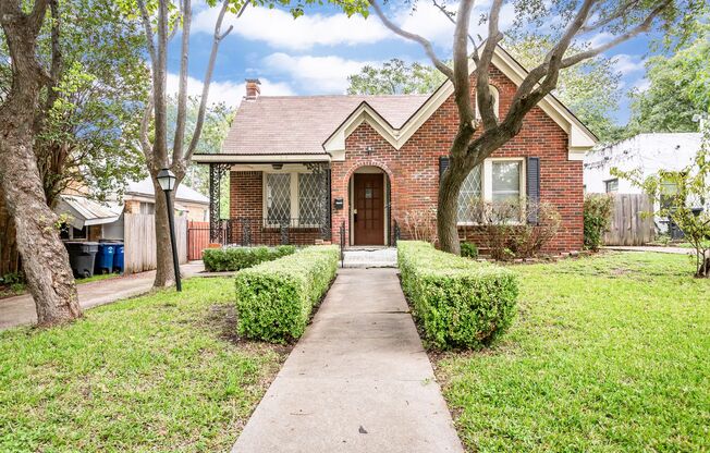 2 Bedroom, 1 Bath Tudor in Hollywood Heights