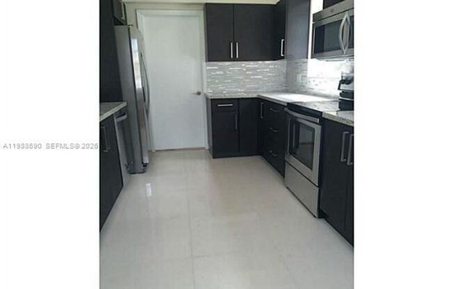 740 NE 179 Te NORTH MIAMI BEACH, FL 33162