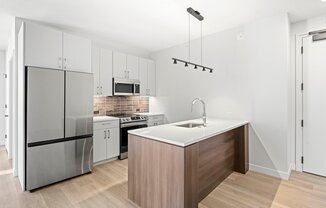 1145 W VAN BUREN ST