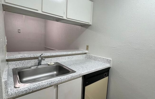 1 bed, 1 bath, 660 sqft, $1,040, Unit 113