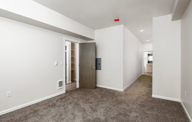 3 beds, 2 baths, 1,402 sqft, $2,275, Unit 140-102