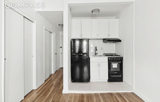 Studio, 1 bath, $2,300, Unit 4F