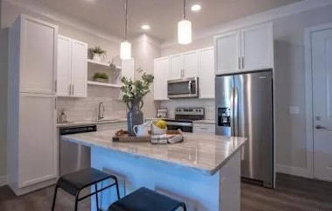 1 bed, 1 bath, 732 sqft, $1,999, Unit 226 E Lockwood Avenue, Unit #205