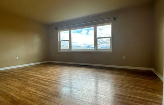 Duplex within walking distance of central downtown
