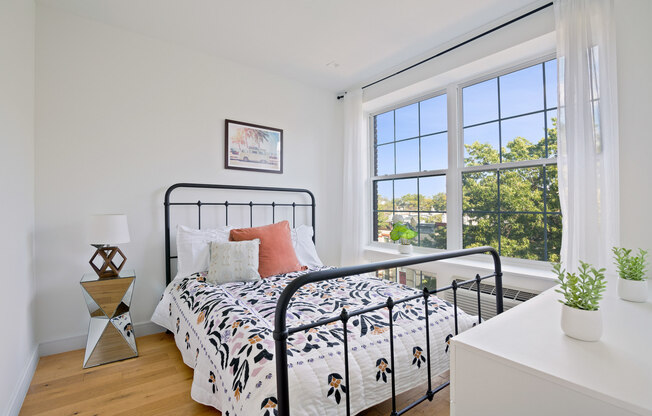 1229 PUTNAM AVE