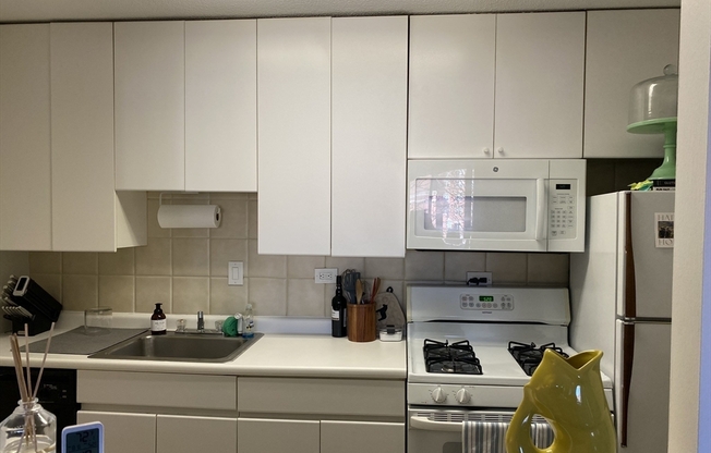 Studio, 1 bath, 637 sqft, $2,850, Unit 7F