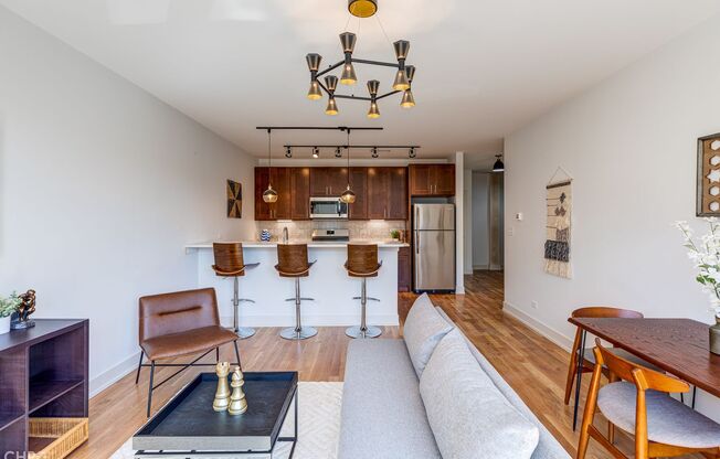 2 beds, 1 bath, 760 sqft, $2,695, Unit 2740-307