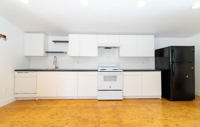 Beautiful ADU Studio Apt! With washer, dryer and AC in unit!