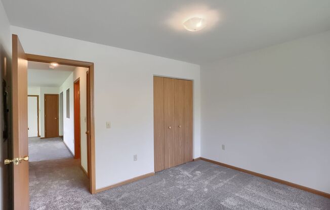 2 beds, 1 bath, $1,100, Unit Apt 94