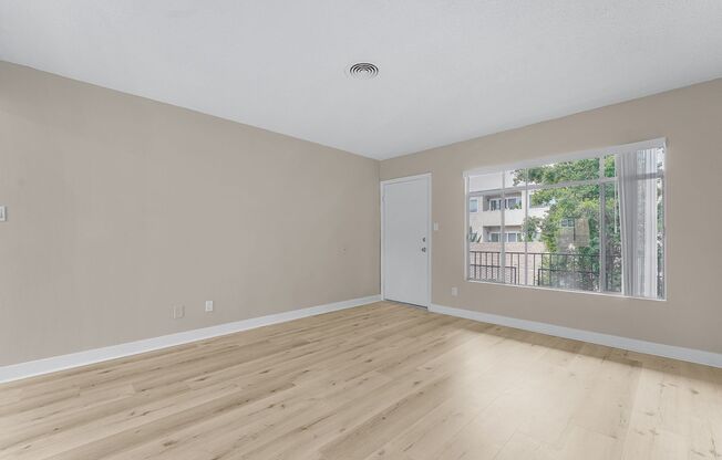 531 W HYDE PARK BLVD