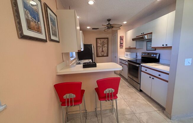 Nicely appointed 2nd floor 2/2 condo located just off US Hwy 1