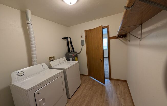 2 beds, 1 bath, 1,100 sqft, $1,359, Unit 1053 5301