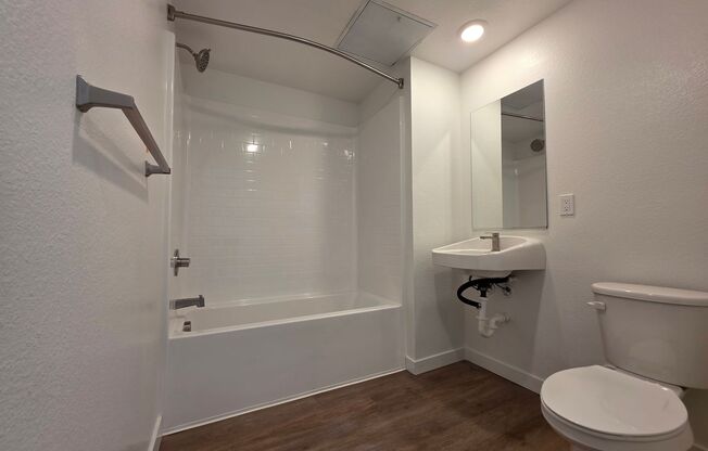 Studio, 1 bath, 324 sqft, $1,805, Unit 407