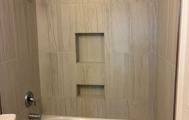 2 beds, 1 bath, $1,495, Unit #1043