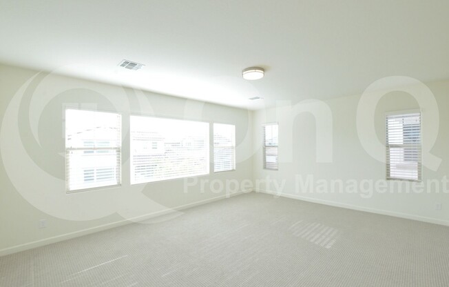 953 W YELLOWSTONE WAY