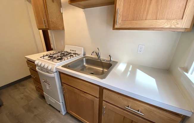 Studio, 1 bath, $2,100, Unit 17