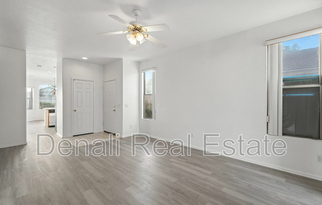 8815 N 66 AVE