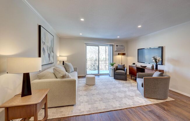 2 beds, 1.5 baths, 942 sqft, $2,095, Unit 412-202