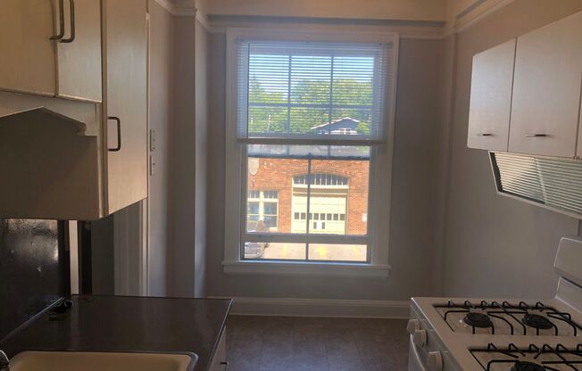 2 beds, 1 bath, 844 sqft, $1,425, Unit 2A