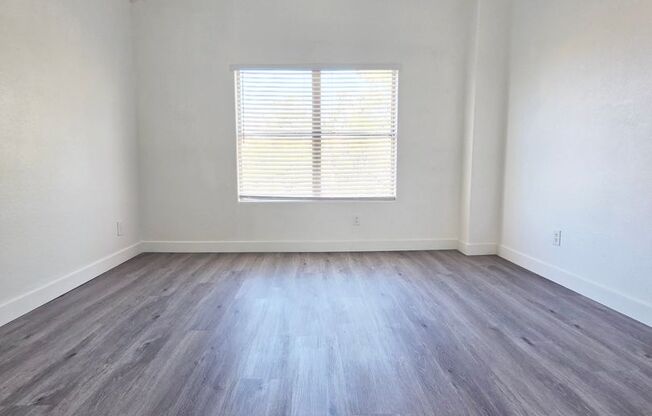 3 beds, 3 baths, $1,850, Unit Unit 1015 UNIT B BLDG 7