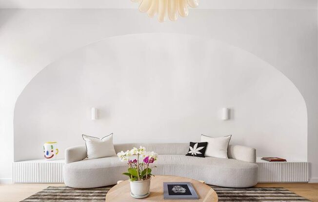 346 W 22 ST