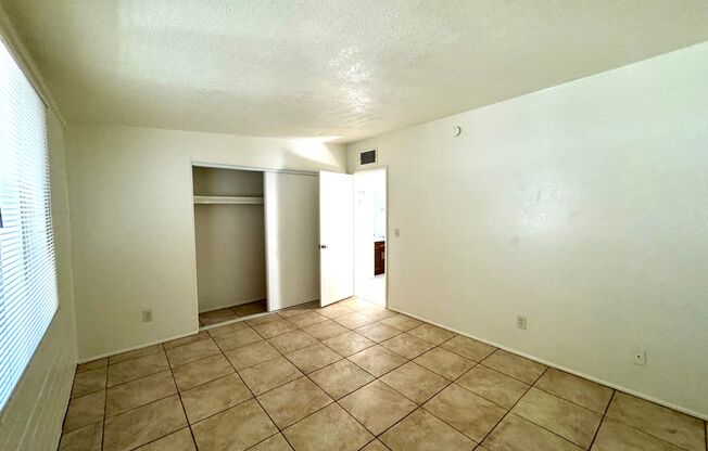 2 beds, 1 bath, $950