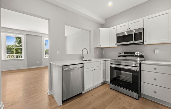 2 beds, 1 bath, $1,600, Unit 3W